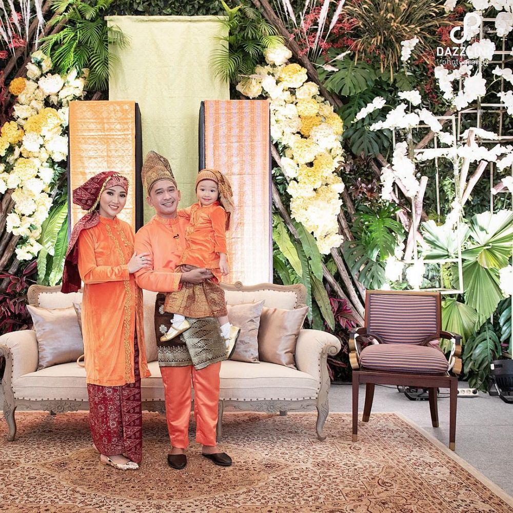 10 Momen upacara adat kehamilan Sarwendah, usung budaya Jambi