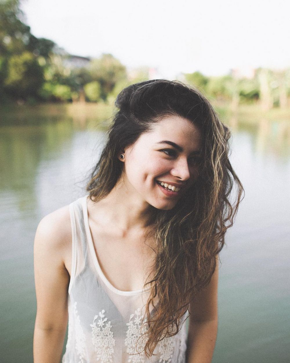 10 Potret Ailish Ferguson, model cantik yang dekat Giorgino Abraham