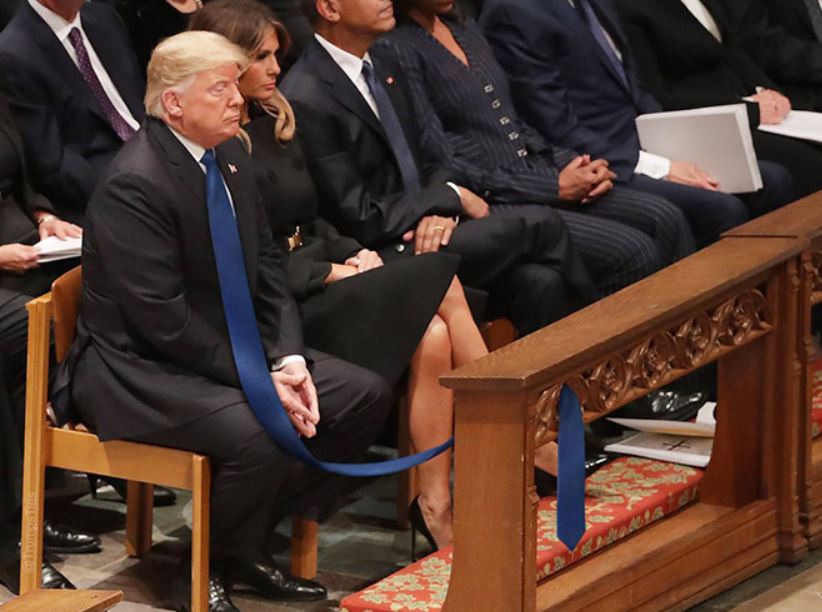 12 Foto editan Donald Trump pakai dasi panjang ini bikin gagal fokus