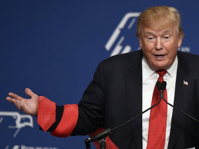 12 Foto editan Donald Trump pakai dasi panjang ini bikin gagal fokus