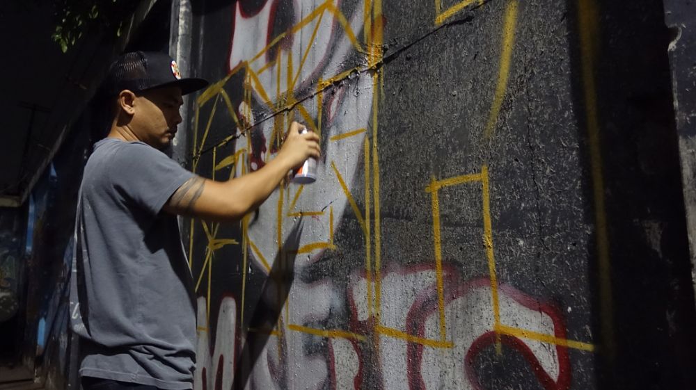 10 Momen Wendi Cagur bikin grafiti, bukti seniman sejati
