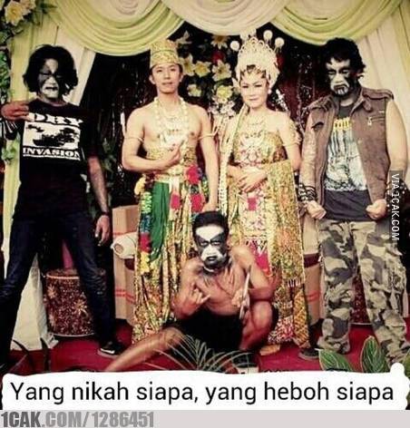 12 Momen absurd waktu lagi kondangan ini bikin mikir keras