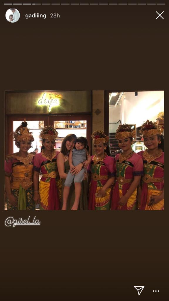6 Momen seru liburan Gisel & Gading Marten bareng Gempi di Bali