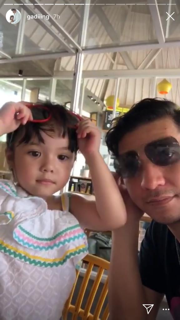 6 Momen seru liburan Gisel & Gading Marten bareng Gempi di Bali