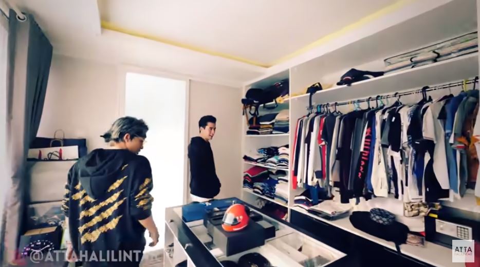 11 Potret sudut rumah Verrell Bramasta, ada lapangan badminton