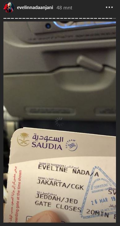 Evelin unggah video berderai air mata, isinya bikin terharu