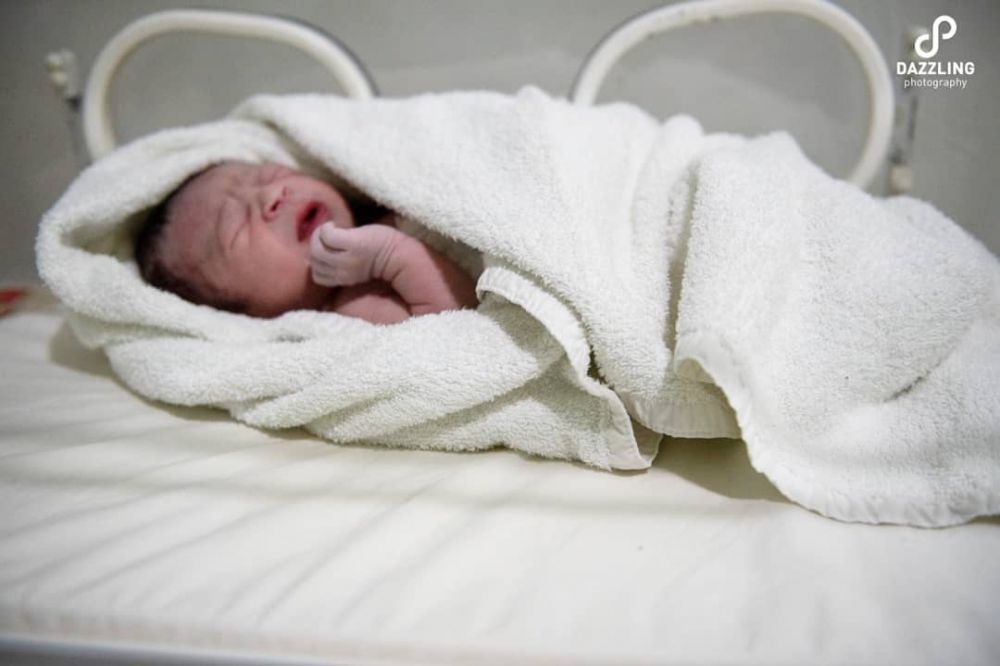 Chikita Meidy melahirkan, ini 6 potret perjuangan & nama bayinya
