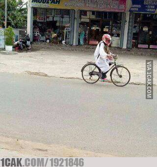 12 Foto lucu orang mengikuti petunjuk di tempat umum ini kocak