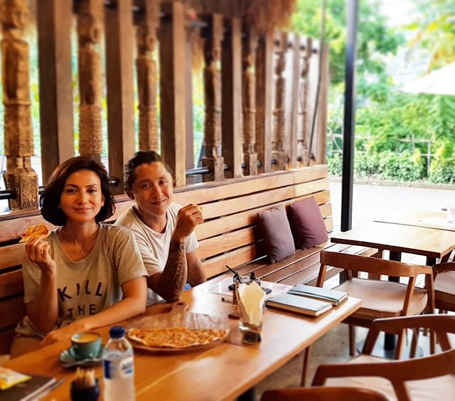 8 Seleb ini jatuh ke pelukan chef, termasuk Atries Angel