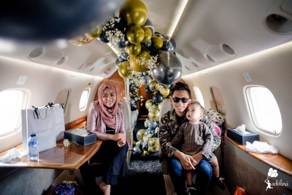 11 Momen perayaan ultah suami Rachel Vennya, sewa jet pribadi