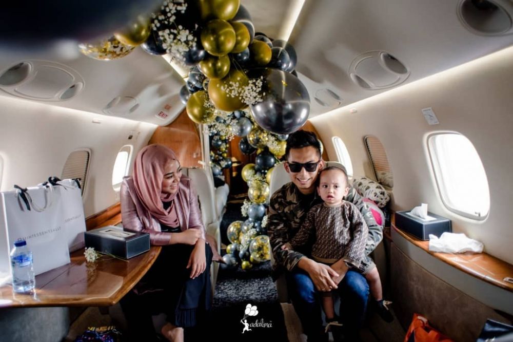 11 Momen perayaan ultah suami Rachel Vennya, sewa jet pribadi