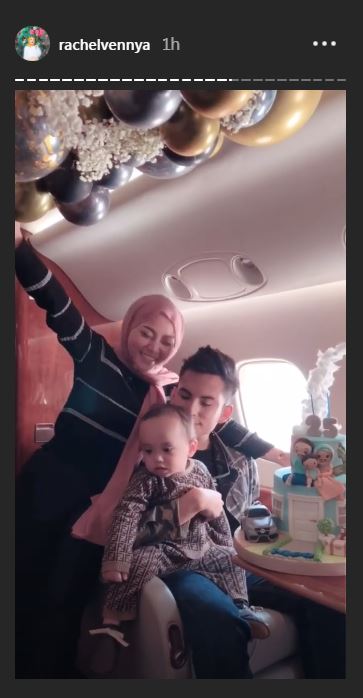 11 Momen perayaan ultah suami Rachel Vennya, sewa jet pribadi