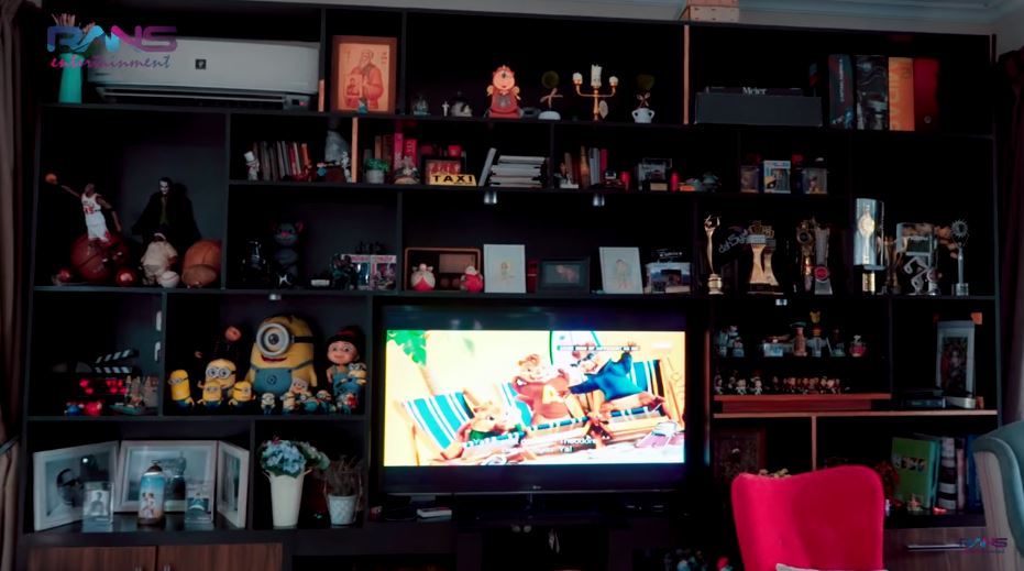 11 Potret sudut rumah Gading Marten, koleksi 300 pasang sepatu