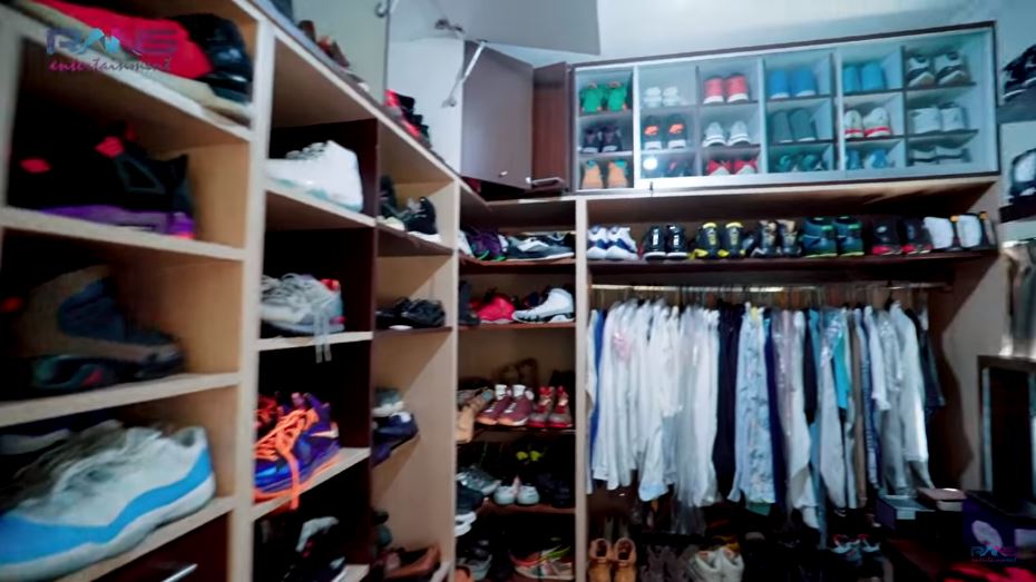 11 Potret sudut rumah Gading Marten, koleksi 300 pasang sepatu