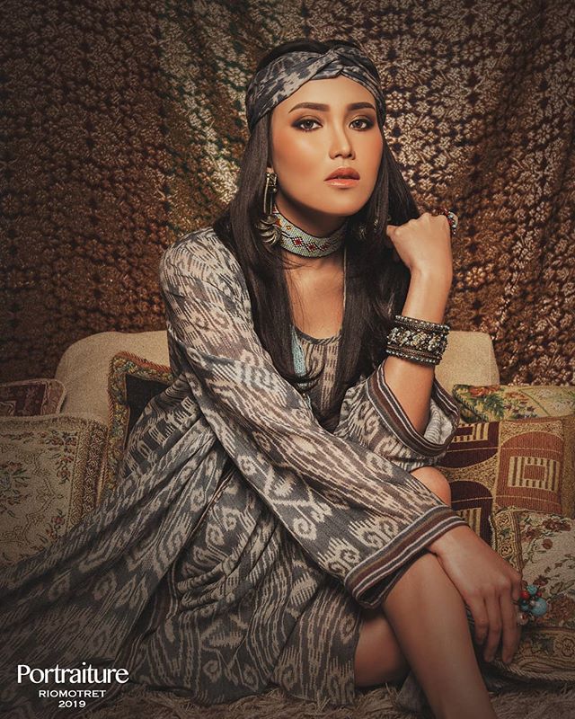 5 Pemotretan Ayu Ting Ting Jadi Bohemian Girl, bikin terpesona