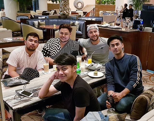 7 Potret kenangan Ivan Gunawan & eks asisten pribadinya yang meninggal