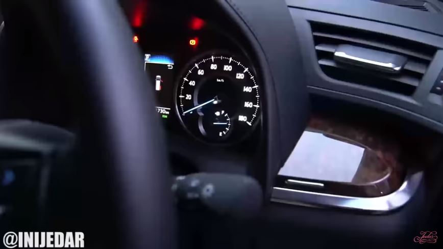 Intip mobil mewah Jessica Iskandar, ada TV 21 inci & magic window