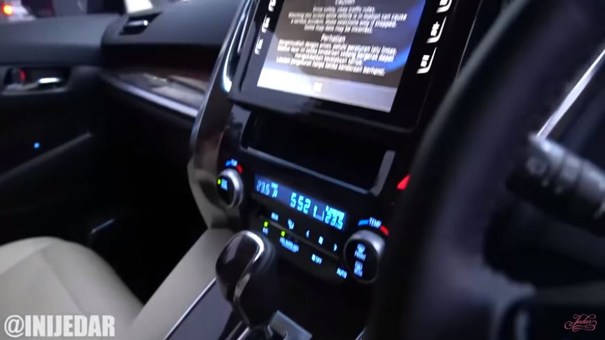 Intip mobil mewah Jessica Iskandar, ada TV 21 inci & magic window