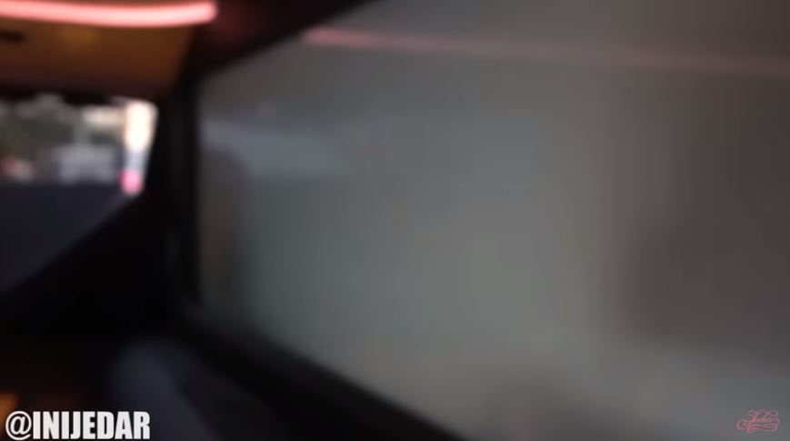 Intip mobil mewah Jessica Iskandar, ada TV 21 inci & magic window