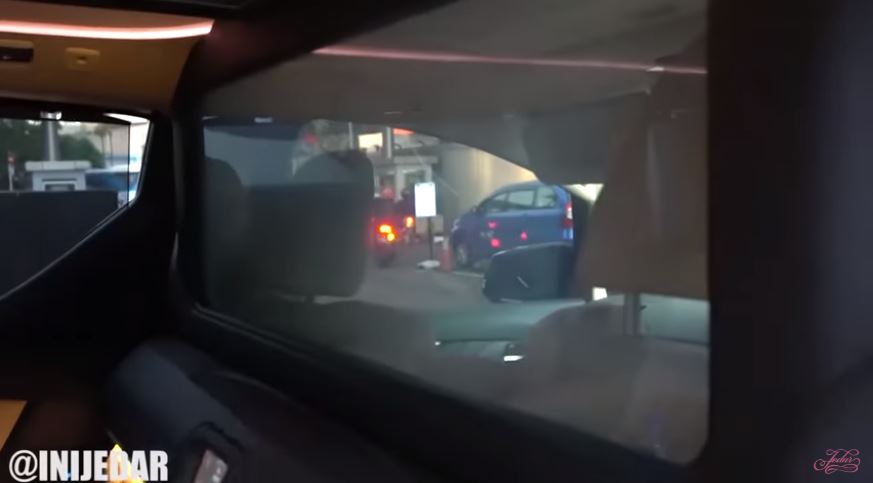 Intip mobil mewah Jessica Iskandar, ada TV 21 inci & magic window