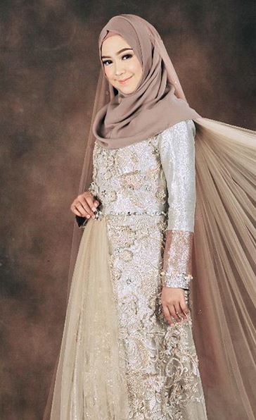 9 Pesona Ria Ricis dengan makeup tebal, cantiknya bikin pangling