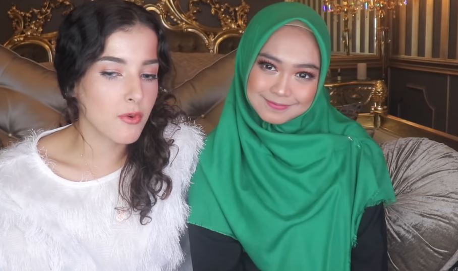 9 Pesona Ria Ricis dengan makeup tebal, cantiknya bikin pangling