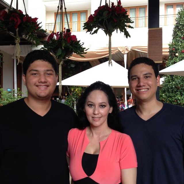 8 Potret Meriam Bellina tanpa makeup ini bukti cantiknya alami