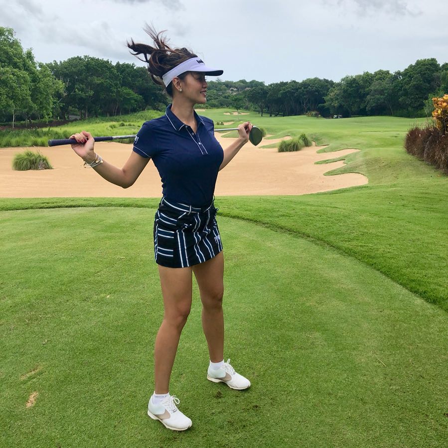 10 Potret Chef Farah Quinn saat olahraga golf, selalu memesona