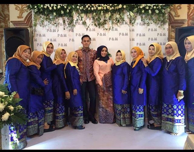 Momen romantis lamaran Muzdalifah & pacar berondongnya