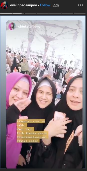 5 Momen umrah Evelyn Anjani, penuh doa dan harapan