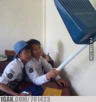 11 Foto lucu anak-anak lagi narsis, bikin susah nahan tawa