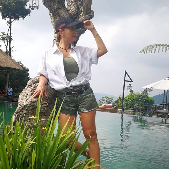 10 Gaya modis Kiki Fatmala, usia hampir 50 tahun tapi bak ABG