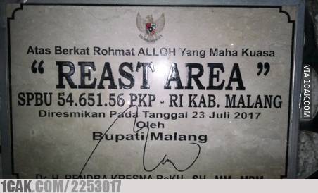 12 Tulisan bahasa Inggris di papan peringatan ini bikin tepuk jidat