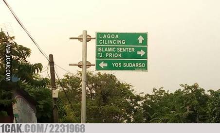 12 Tulisan bahasa Inggris di papan peringatan ini bikin tepuk jidat