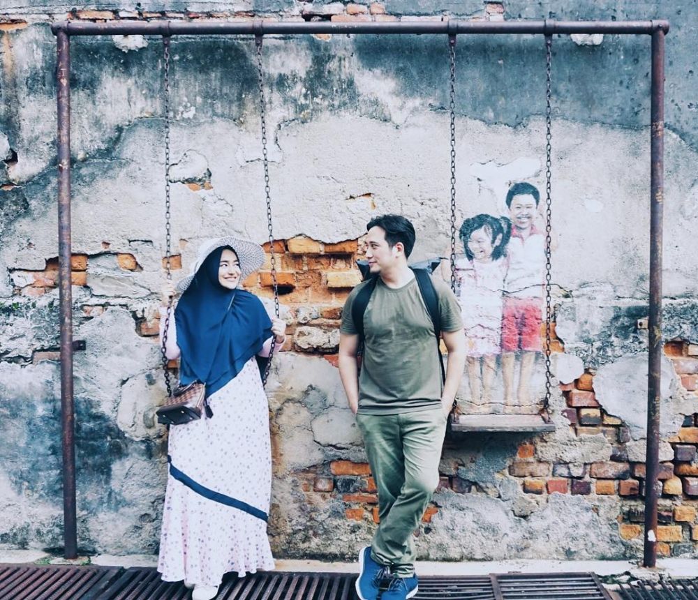 Rumah tangga 5 seleb cantik nikah muda ini jauh dari gosip, adem