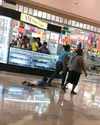 12 Cara lucu orangtua nurutin kemauan anak, bikin ngakak