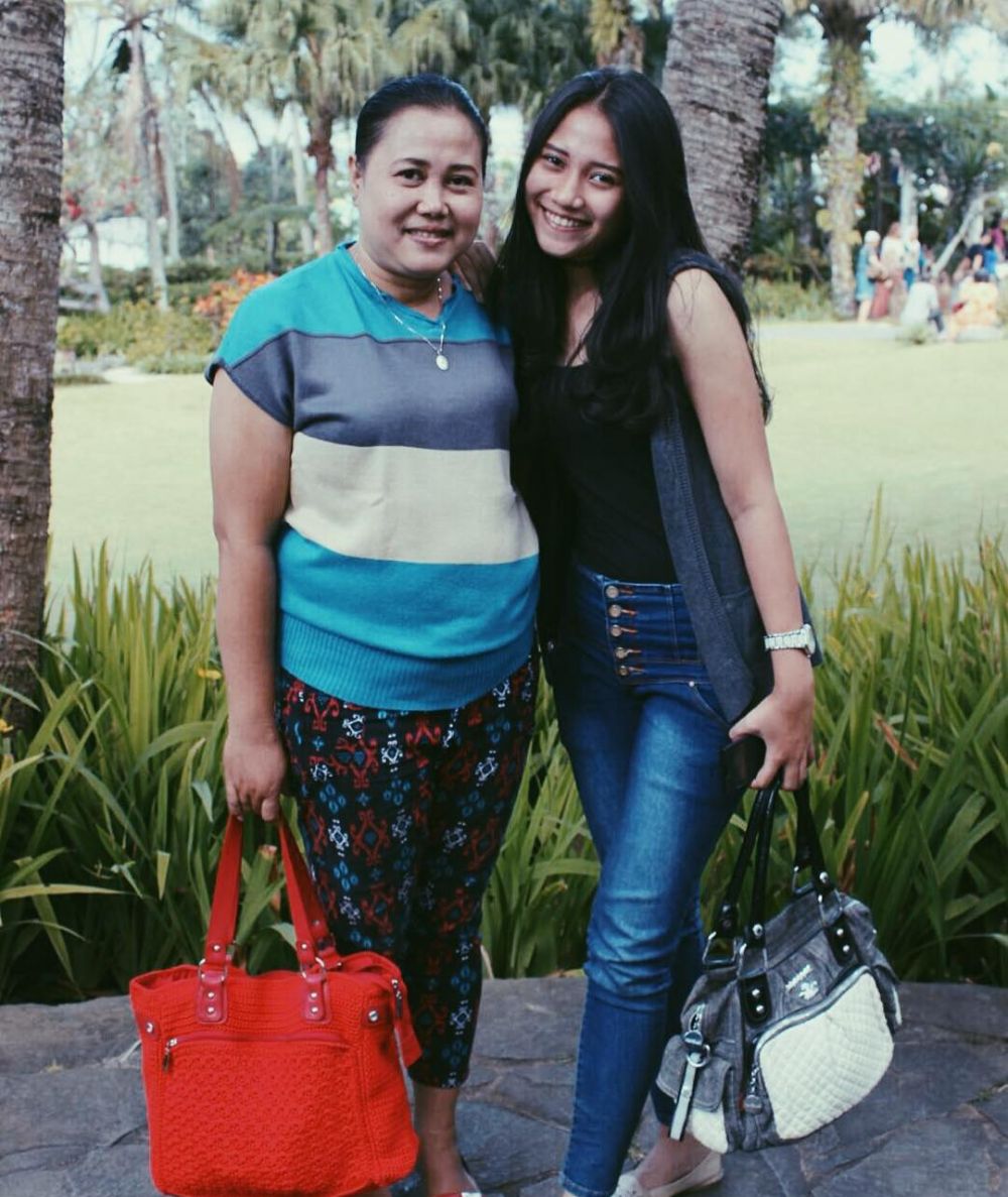 7 Gaya Tiffani, wanita yang ingin jadi istri kedua Sandiaga Uno