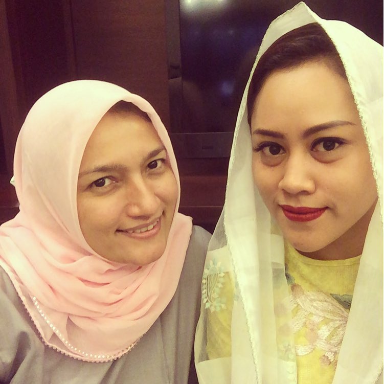 10 Pesona Sarah Amalia, mantan istri Ariel Noah yang kini berhijab