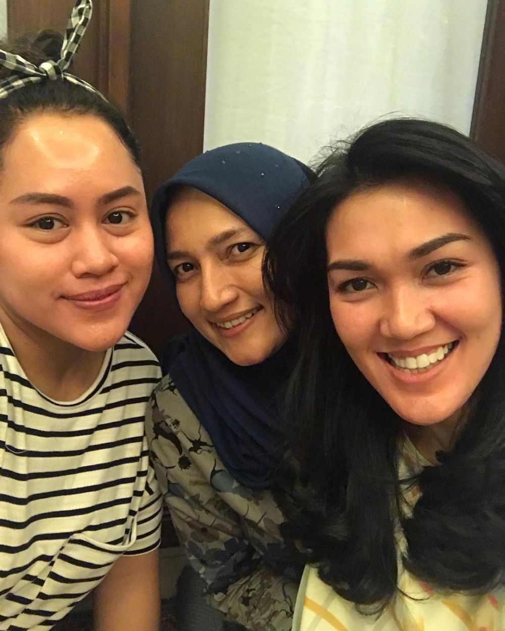 10 Pesona Sarah Amalia, mantan istri Ariel Noah yang kini berhijab
