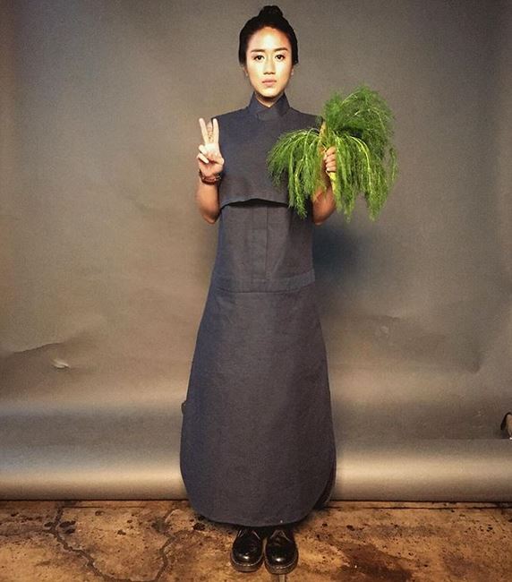 Sering bergaya tomboi, begini 9 potret Renatta Moeloek pakai rok