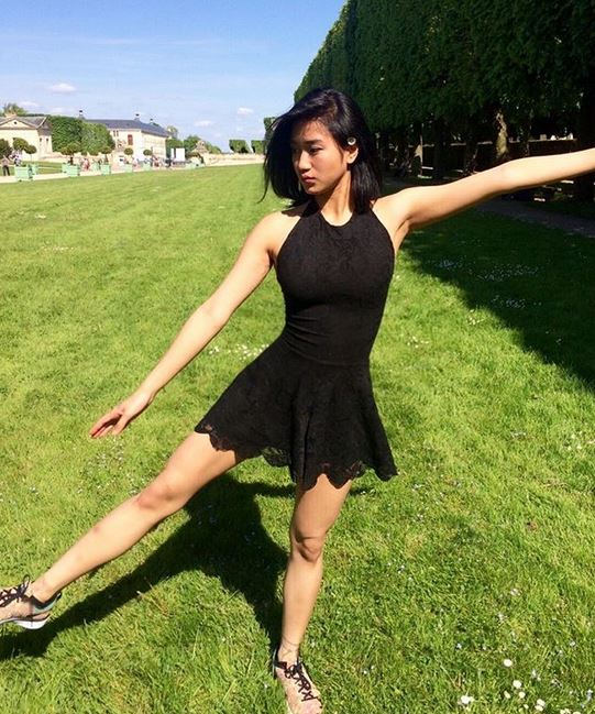 Sering bergaya tomboi, begini 9 potret Renatta Moeloek pakai rok