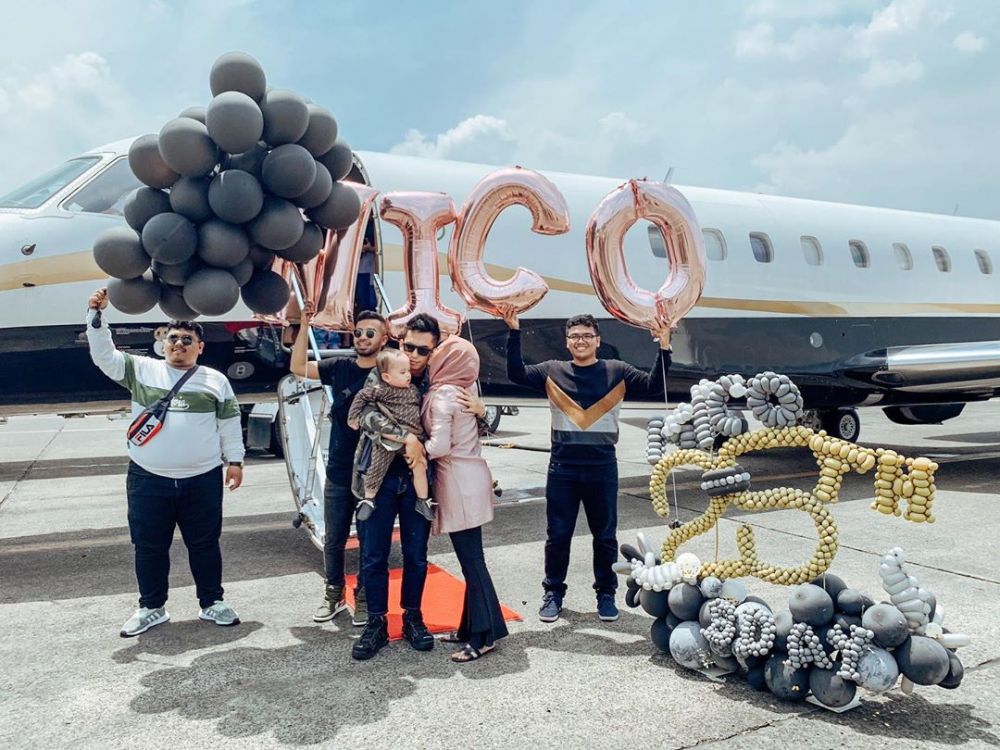 Dikenal tajir, 6 seleb ini pernah gunakan jet pribadi