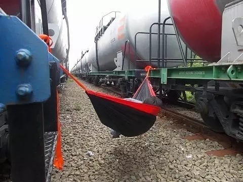 10 Potret aktivitas orang penyuka tantangan ini bikin tepuk jidat