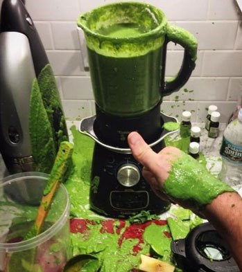 12 Momen apes waktu makan ini bikin auto ngelus dada