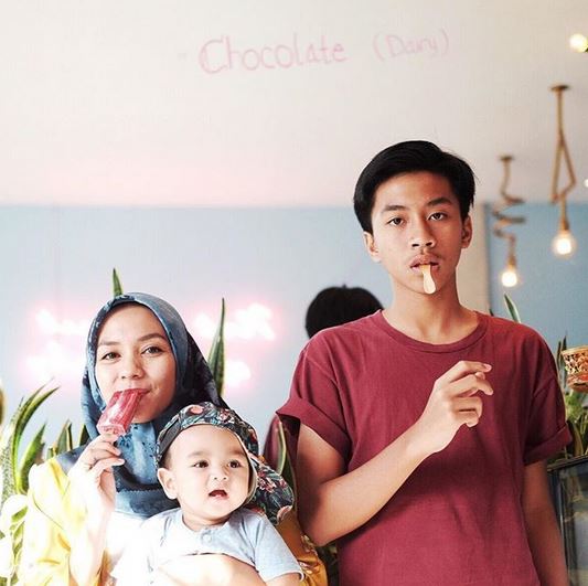 7 Foto Enno Lerian dengan anaknya yang sudah remaja, bak sejoli