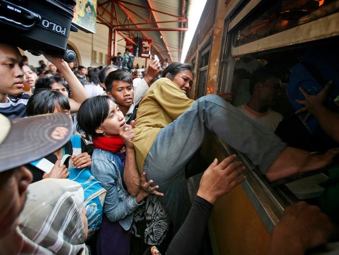 15 Potret miris kondisi kereta zaman dulu, bikin ngelus dada