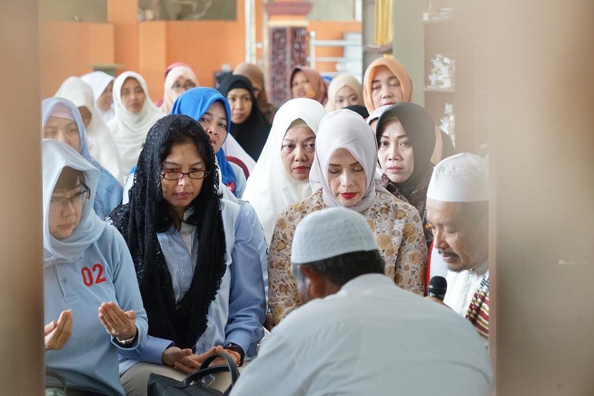 12 Gaya Nur Asia, istri Sandiaga Uno saat kampanyekan suaminya