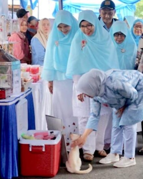 12 Gaya Nur Asia, istri Sandiaga Uno saat kampanyekan suaminya