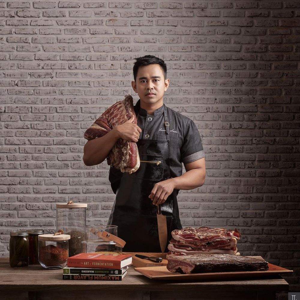 10 Pesona chef ganteng Tanah Air, bikin ingin diajari masak
