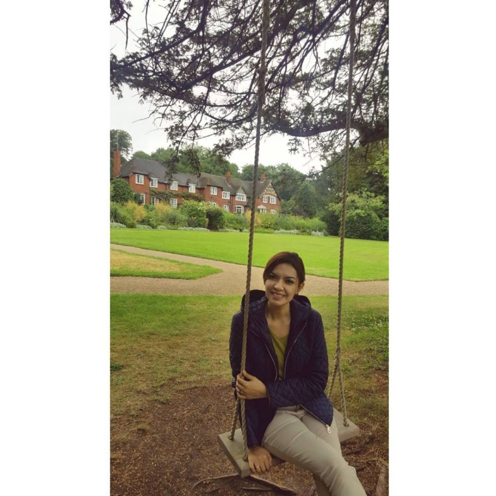 Biasa tampil formal, ini 8 potret Najwa Shihab kenakan kaus